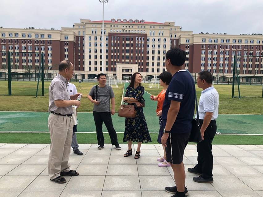 图片包含 天空, 户外, 人员, 建筑物描述已自动生成
